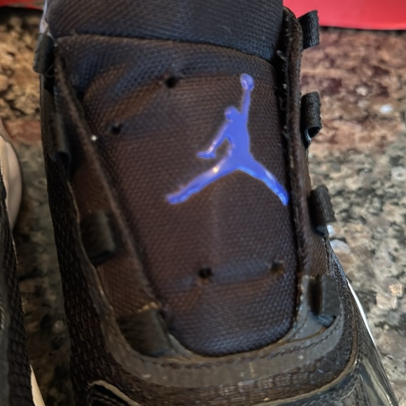 Jordan Kids Black and Blue Athletic Shoes 7Y - Picture 2 of 15